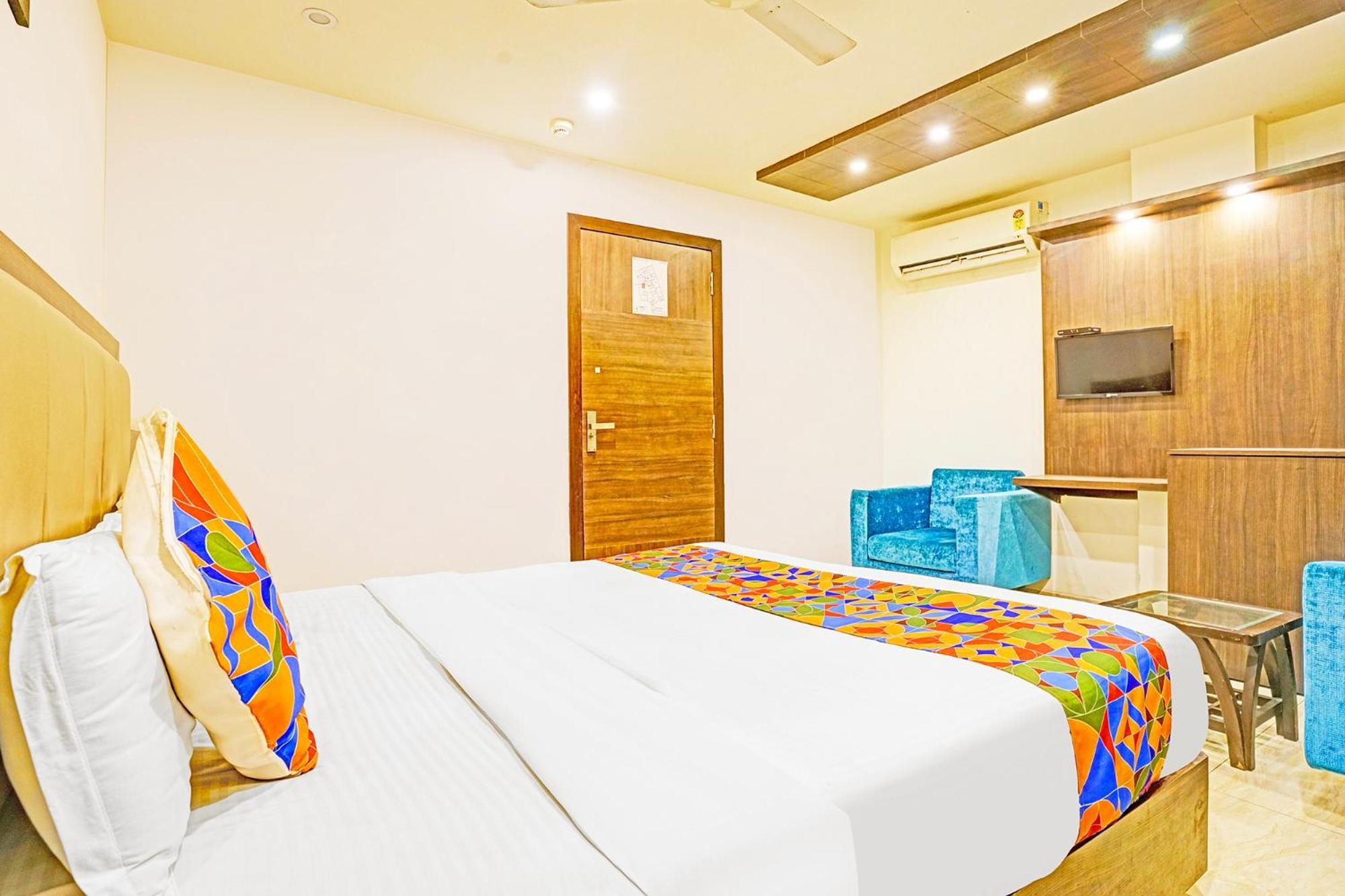 Hotel Skylight Vadodara Eksteriør billede